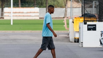 La salida de Mosquera le cambia el paso a Corberán