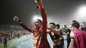 Alex Padilla of Pumas during the Play-In round match between FC Juarez and Pumas UNAM as part of the Liga BBVA MX, Torneo Clausura 2025 at Olimpico Benito Juarez Stadium on April 27, 2025 in Ciudad Juarez, Chihuahua, Mexico.