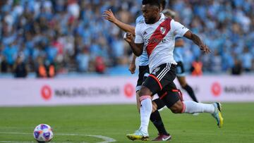 CORDOBA, ARGENTINA - FEBRUARY 04: Miguel Borja of River Plate runs with the ball during a match of Liga Profesional 2023 between Belgrano and River Plate at Mario Alberto Kempes Stadium on February 4, 2023 in Cordoba, Argentina. (Photo by Hernan Cortez/Getty Images)