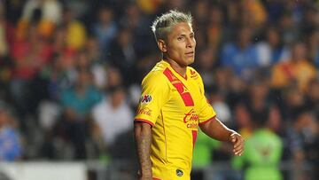 El delantero peruano reveló que decidió pintarse el cabello de güero para parecerse al mítico personaje de la zaga Dragon Ball Z.
