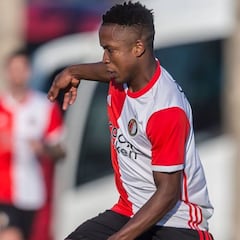 Luis Sinisterra se lesiona la rodilla y estará entre 6 y 8 meses fuera