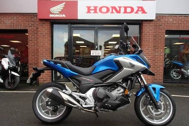 Orange y Honda presentan las motos con GPS y alertas de golpes localizables vía móvil