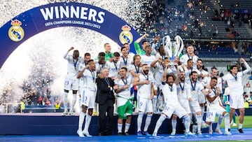 Los jugadores del Real Madrid celebran el título de la Champions League.