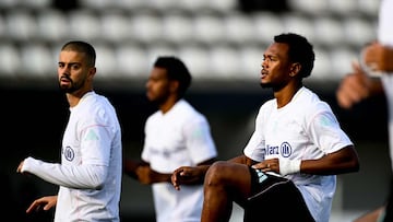 Zhegrova y Openda en el entrenamiento de la Juventus.