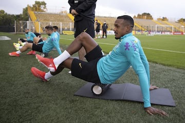 La Selección de Brasil realizó su primer entrenamientos en el estadio Metropolitano de Techo en Bogotá antes de viajar a Venezuela.