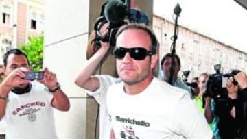 <b>MÁS TRANQUILO. </b>Barrichello ha pasado un mal trago.