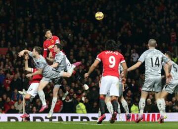 Falcao en primer plano en el partido Manchester vs. Burnley