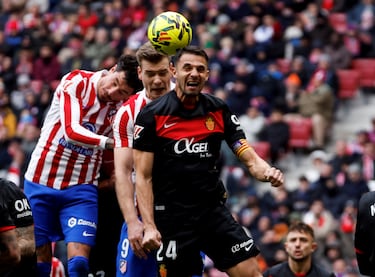 El zaguero bermellón cumplió con creces como recambio de Raíllo. A pesar de la derrota hizo un partido casi perfecto y casi llegó a secar a Sörloth y Julián Álvarez.