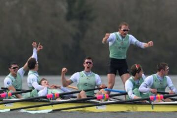 En hombres Cambridge consiguió su objetivo de romper la racha de tres victorias consecutivas de Oxford.