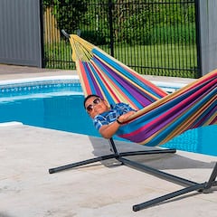 Relájate en esta hamaca con soporte para el jardín y la playa