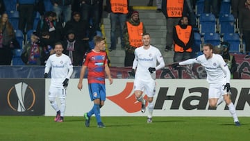 Lukas Rotpuller celebra un gol con el Austria de Viena ante el Viktoria Plzen durante un partido de la Europa League.