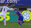Las jugadas polémicas del Eibar-Madrid: posible mano de Ramos, una roja no sacada a Arbilla...