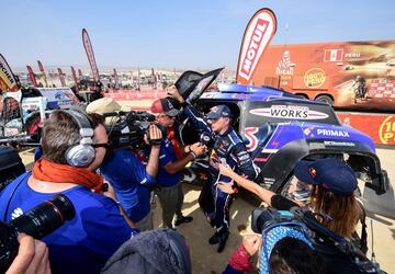 Carlos Sainz de España, ganador de la etapa en coches y decimotercero en la clasificación general.