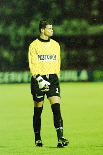 Miguel Calero, en un partido de Nacional, con el que ganó el título del FPC de 1999.