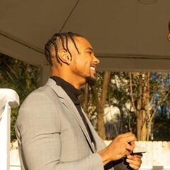 Simone Biles se casa con un jugador de fútbol americano