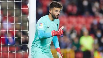 Luis Maximiano de Granada gestos durante la liga espa?ola, La Liga Santander, partido de f¨²tbol jugado entre Granada CF y Atl¨¦tico de Madrid en el estadio Nuevo Los Carmenes el 22 de diciembre de 2021, en Granada, Espa?a.
