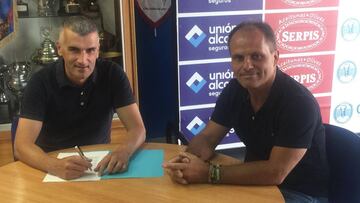 El Alcoyano renueva a Parras antes de jugar el playoff