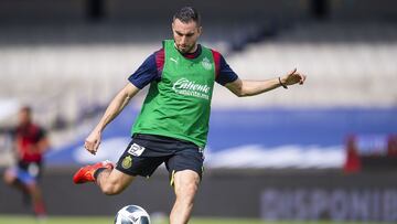 Alejandro Mayorga durante un entrenamiento con Chivas