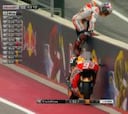 Insólito Márquez: avería, salto de muro, carrera a pie ¡y pole!