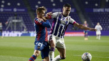 VALLADOLID, SPAIN - NOVEMBER 27: Bruno of Real Valladolid battles for possession with Dani Gomez of Levante during the La Liga Santander match between Real Valladolid CF and Levante UD at Estadio Municipal Jose Zorrilla on November 27, 2020 in Valladolid,