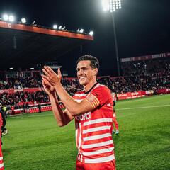 Bernardo Espinosa extiende por un año su vínculo con Girona