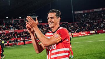 Bernardo Espinosa extiende por un año su vínculo con Girona