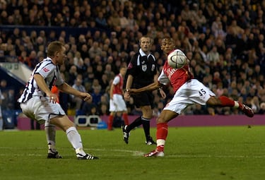 Lateral zurdo veloz y potente, debutó en 2006 y llegó a jugar una final de Copa de la Liga. Pese a su proyección, nunca pudo hacerse un sitio por la competencia en su puesto. Terminó siendo un trotamundos del fútbol europeo.