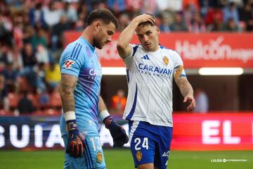 El Zaragoza no lo tuvo nada fácil ante el Sporting, jugando a remolque la mayor parte de la segunda mitad por expulsión de Enrique Clemente (luego llegaría la roja de Lluis López, en el 90'. Si el equipo aragonés se mantuvo en el partido fue por la gran aportación de Poussin en la meta, con siete paradas salvadoras.