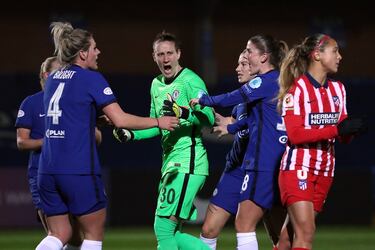 Berger (30 años, Göppingen, Alemania) es el gran bastión del Chelsea en su camino a la final de la Champions. La meta alemana está en un gran momento de forma tras haber superado un cáncer de tiroides en 2019 y demuestra su confianza en cada uno de sus partidos. Un ejemplo de ello son las dos paradas en lanzamientos de penaltis en octavos de final contra el Atlético y la heroica actuación en el partido de ida de cuartos de final contra el Wolfsburgo en Budapest. “Es la mejor del mundo", dijo entonces su entrenadora. Un hecho que volverá a poner a prueba el próximo domingo en la final de Gotemburgo. 