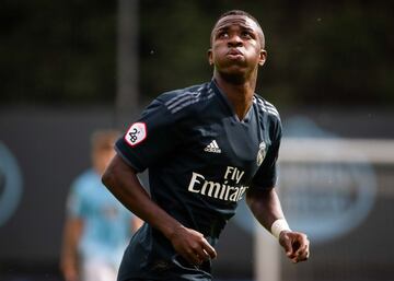 El delantero brasileño del Real Madrid Castilla, Vinicius Júnior, frente al Celta de Vigo B.