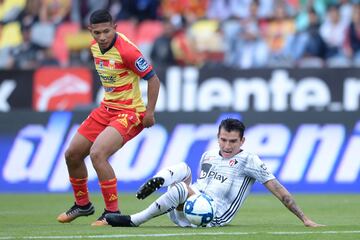 Flores es seleccionado nacional de Perú y fue a la pasada Copa América 2019 donde llegaron a la final. En Monarcas es uno de los futbolistas más peligrosos.