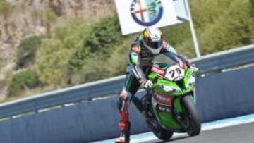 Espectacular frenada de Loris Baz con la Kawasaki en Jerez.