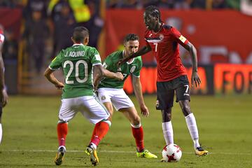 Action photo of action during the match Mexico vs Trinidad and Tobago, corresponding to the Final Hexagonal during the CONCACAF Qualifying rounds for the 2018 FIFA World Cup Russia, at Alfonso Lastras Stadium

Foto de accion durante el partido Mexico vs Trinidad y Tobago, correspondiente al Hexagonal Final durante las Eliminatorias de la CONCACAF rumbo a la Copa Mundial de la FIFA Rusia 2018, en el Estadio Alfonso Lastras, en la foto:  (i-d) Javier Aquino, Miguel Layun de Mexico y Nathan Lewis de Trinidad


06/10/2017/MEXSPORT/Isaac Ortiz.