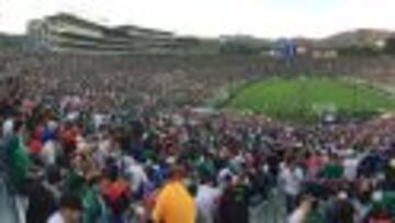 Aficionados en el Rose Bowl