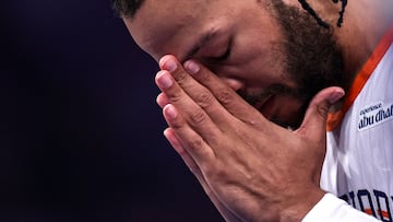 NEW YORK, NEW YORK - APRIL 11: Jalen Brunson #11 of the New York Knicks prepares before the game against the Cleveland Cavaliers at Madison Square Garden on April 11, 2025 in New York City. NOTE TO USER: User expressly acknowledges and agrees that, by downloading and or using this photograph, User is consenting to the terms and conditions of the Getty Images License Agreement. Dustin Satloff/Getty Images/AFP (Photo by Dustin Satloff / GETTY IMAGES NORTH AMERICA / Getty Images via AFP)