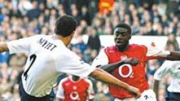 <b>MUCHAS FACILIDADES. </b>Naybet marcó uno de los goles del Tottenham. Touré no pudo bloquearle.