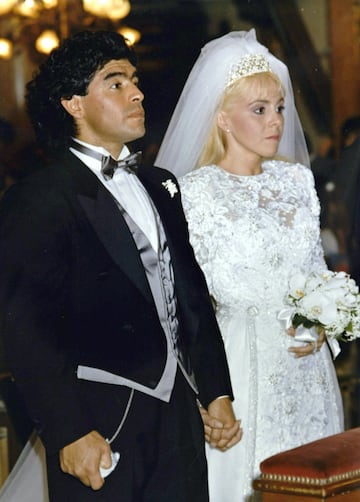 Diego Armando Maradona y Claudia Villafañe se casaron, en 1989, pero para entonces ya habían fraguado una relación preciosa de la que nacieron dos hijas: Dalma y Giannina