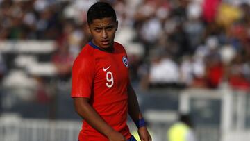 Futbol, Noche Alba 2020
El jugador de la seleccion chilena sub 23 Nicolas Guerra es fotografiado durante la Noche Alba disputada contra Colo Colo ralizada en el estadio Monumental de Santiago, Chile
05/01/2020
Andres Pina/Photosport
Football, Colo Colo's players presentation
U-23 Chilean National team player Nicolas Guerra is pictured ball during the presentation ceremony called Noche Alba against Colo Colo held at the Monumental stadium in Santiago, Chile.
05/01/2020
Andres Pina/Photosport