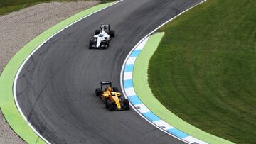 Kevin Magnussen y Valtteri Bottas durante el GP Alemania 2016.