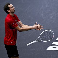 Medvedev cae y Alcaraz se medirá con Humbert