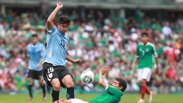 SOCCER/FUTBOL
MUNDIAL FIFA SUB17 2011
FINAL
MEXICO VS URUGUAY
CAMPEONES DE NUEVO
Action photo of Francisco Flores (R) of Mexico and Juan San Martin of Uruguay during game of the FIFA Under 17 World Cup final game, held at Estadio Azteca./Foto de accion de Francisco Flores (D) de Mexico y Juan San Martin de Uruguay, durante juego final de la Copa del Mundo FIFA Sub 17 en el Estadio Azteca. 10 July 2011. MEXSPORT/REFUGIO RUIZ