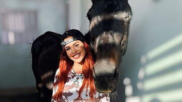 A passionate activist dedicated to the care of horses and head of the Cuacolandia shelter, the death of Elena Larrea has taken her followers by surprise.