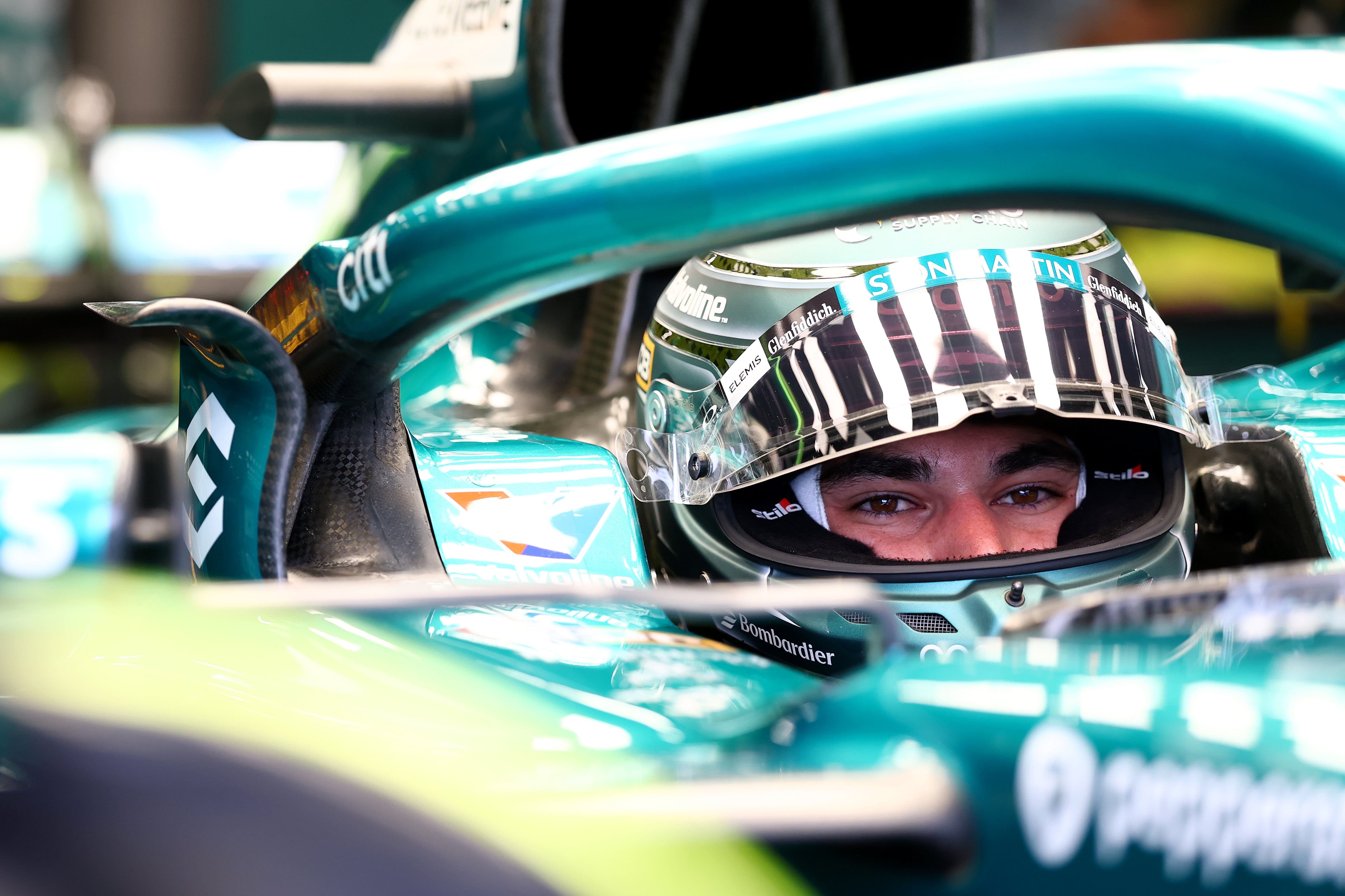 Lance Stroll, subido en el Aston Martin en Silverstone.