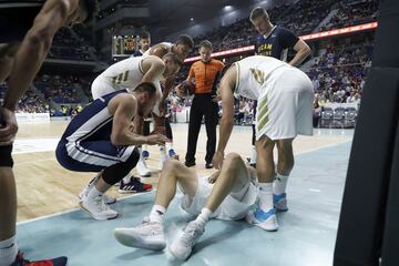 Jaycee Carroll cayó de espaldas tras una dura falta de Rafa Luz.
