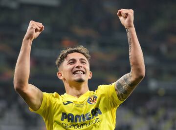 El día que el Villarreal hizo historia levantando su primera Europa League, uno de sus futbolistas también escribió su nombre con letras de oro: Yeremi Pino (Las Palmas, 20/10/2002) se coronó como el futbolista más joven en ganar esta competición con 18 a?os y 218 días. El talentoso jugador canario estuvo en la lista de finalistas del Golden Boy, que finalmente ganó Pedri.