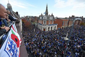 Así fue el emotivo homenaje al dueño del Leicester en el King Power Stadium