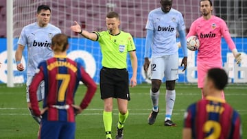 Hernández Hernández arbitrará el Sevilla-Barça de Liga