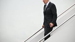 US President Joe Biden disembarks Air Force One at Delaware Air National Guard Base in New Castle, Delaware, on May 27, 2022. - Biden is spending the weekend at his Wilmington, Delaware residence. (Photo by MANDEL NGAN / AFP) (Photo by MANDEL NGAN/AFP via Getty Images)
