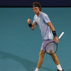 Rublev arrasa a Fucsovics para llegar a octavos en Miami