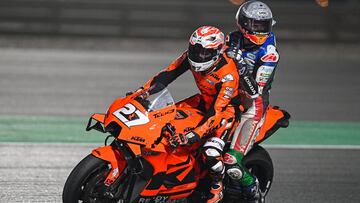 Lecuona y Álex Márquez durante la cuarta jornada de test en Qatar.